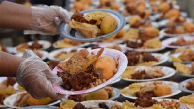 الافتاء تكشف .. حكم إهداء ثواب إطعام المساكين للميت