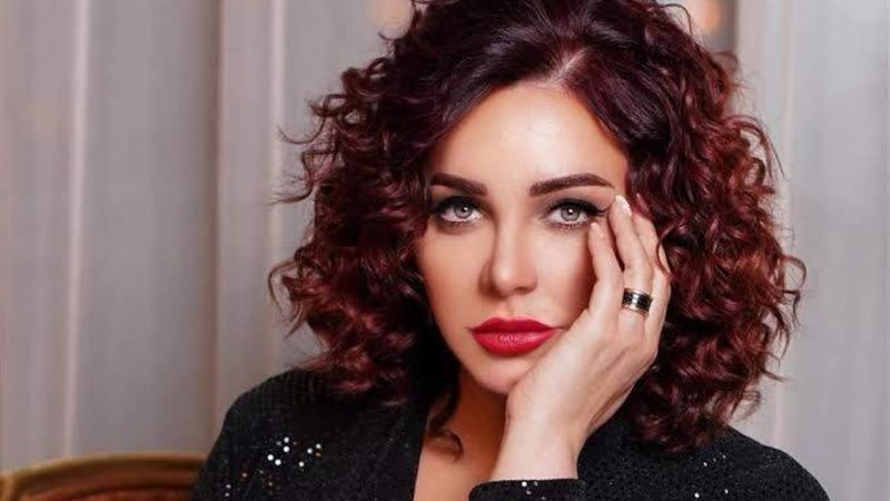 الفنانة سلاف فواخرجي