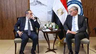 وزير البترول يبحث مع رئيس 