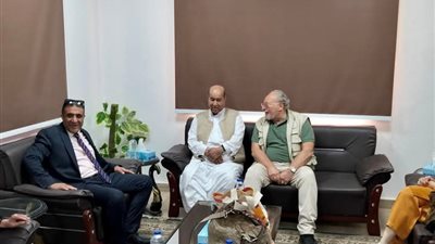 رئيس مدينة سيوة يستقبل الملك أحمد فؤاد خلال زيارته السنوية لمصر