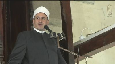 د. ربيع الغفير : يرتدون لباس النساء .. بئس القدوه للشباب
