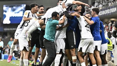 بمشاركة النني .. الجزيرة يتوج بكأس رابطة المحترفين الإماراتية