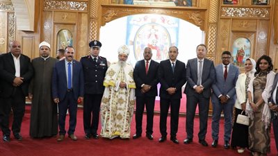 السكرتير العام يشارك الأقباط احتفالات عيد القيامة المجيد