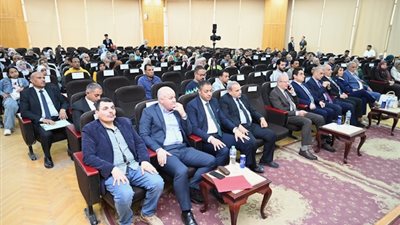 رئيس الجامعة لشئون التعليم والطلاب يشهد يوم التميز بكلية الهندسة