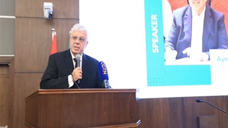 الدكتور أيمن عاشور