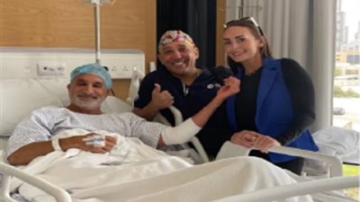 باسم يوسف يخضع لعملية جراحية في العمود الفقري