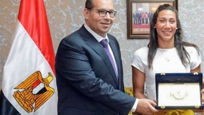 السباحة توافق على ترشح فريدة عثمان للجنة لاعبين الأولمبية المصرية