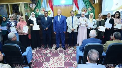المؤتمرالطلابي البحثي بكليةالزراعةبجامعة سوهاج يناقش٤٢بحثا طلابيا