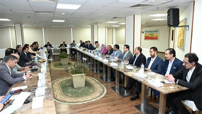 وزير الشباب يناقش مستقبل الرياضة مع رؤساء تحرير الصحف والمواقع الإلكترونية