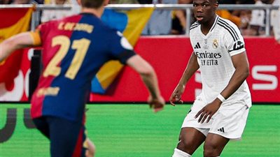 كلاسيكو برشلونة وريال مدريد .. شاهد تشيزني يتصدى لفرصة خطيرة