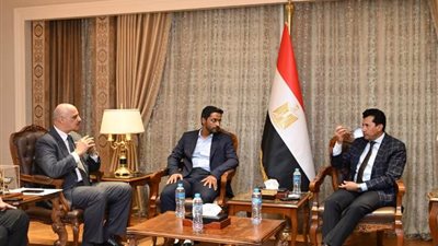 د. صبحي يناقش إقامة دورى نزلاء مراكز الإصلاح والتأهيل لكرة القدم