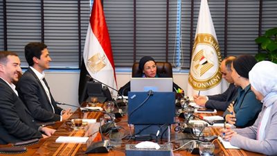 ياسمين فؤاد تبحث سبل تطوير وتنمية البيئة البحرية في مصر