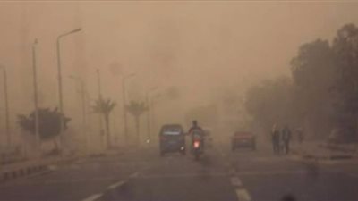 العاصفة الترابية تصل السخنة وطوارئ في السويس لمواجهة الطقس السيئ
