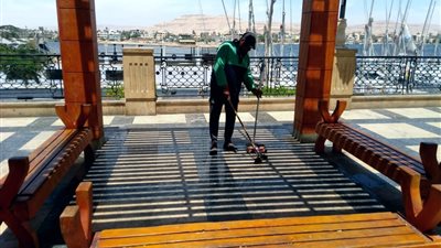 حملات نظافة بمنطقة الممشى السياحى وكورنيش النيل بالأقصر