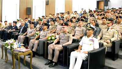 وزير الدفاع يشهد مناقشة البحث الرئيسى لمركز الدراسات الإستراتيجية