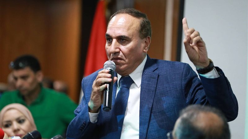 الكاتب الصحفي عبد