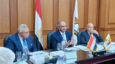 نائب وزير الإسكان يبحث تحديث منظومة أكواد مياه الشرب والصرف الصحي