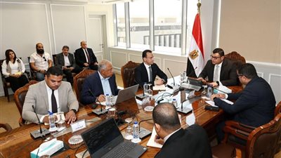 وزير الإسكان يتابع تقدم الأعمال في مشروع 