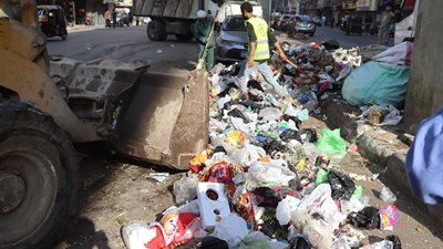 رفع ٢٠٠ طن مخلفات بمنطقة القومية بالوراق وإمبابة