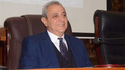 محافظ الغربية يتابع أعمال رصف الطبقة الرابطة بشارع المجلس الشعبي