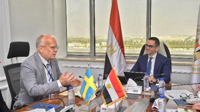 وزير الاستثمار يلتقي السفير السويدي لبحث العلاقات الاقتصادية