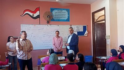 مدير تعليم العبور يطالب بتنفيذ برامج للاهتمام بالطلاب الضعاف