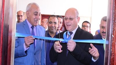 رئيس جامعة سوهاج يفتتح مكتبتين مهداتين لكلية الآثار