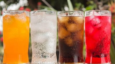 خبيرة تحذر من المخاطر الصحية لهذه المشروبات الصيفية