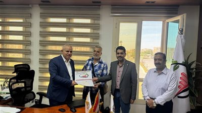 تسليم أول رخصة بناء بمنطقة الأمل في العبور الجديدة