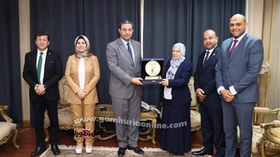 محافظ دمياط يشيد بدعم مؤسسة العربي للأسر الأولى بالرعاية