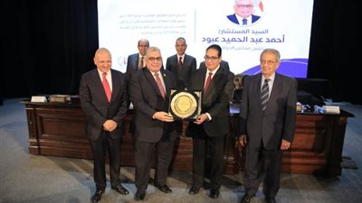 جامعة القاهرة تكرم وزير العدل ورؤساء الهيئات القضائية