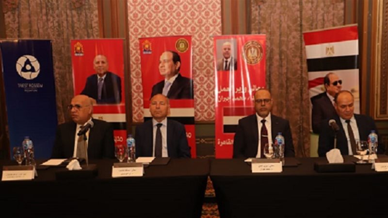 وزير العمل ومحافظ
