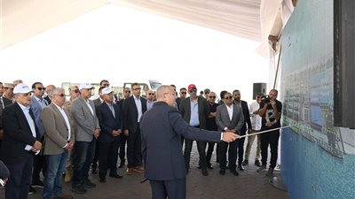 رئيس الوزراء يتفقد مشروعي 