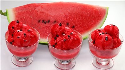 منعش ولذيذ..طريقة عمل آيس كريم البطيخ في المنزل