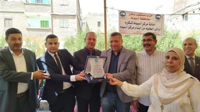 قيادات مستقبل وطن اسيوط يكرمون مدرسة الناصر صلاح الدين الابتدائية