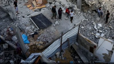 قصف إسرائيلي يستهدف نازحين في غزة.. وسقوط ضحايا
