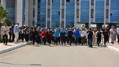 قيادات وطلاب جامعة دمياط يشاركون في ماراثون رياضي حافل