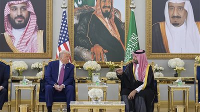 ولي العهد السعودي والرئيس الأمريكي يعقدان جلسة مباحثات في الرياض