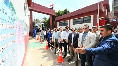 الشربيني ومحافظ الشرقية بتفقد محطة مياه شرب العزيزية بمنيا القمح