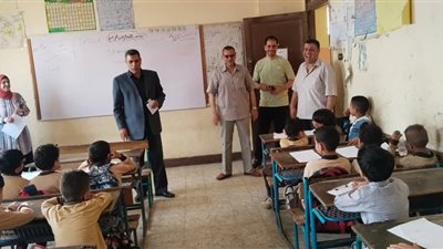 مدير تعليم الخانكة يتابع امتحانات الصف الثالث الابتدائي