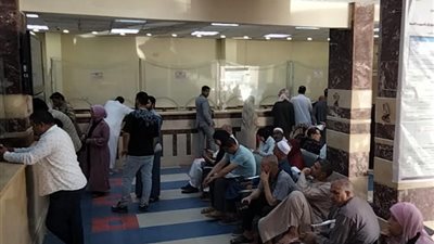 فتح باب التقدم لتراخيص الشماسي بشواطي مطروح