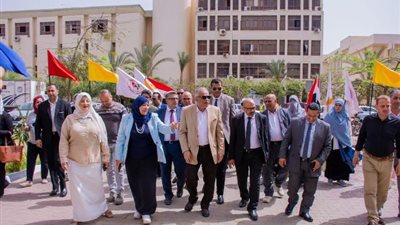 رئيس جامعة طنطا يتابع التطوير بكليتي التمريض وطب الأسنان.. بالصور