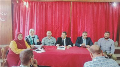 مدير تعليم الخانكة يلتقي مديري المدارس استعدادا للامتحانات