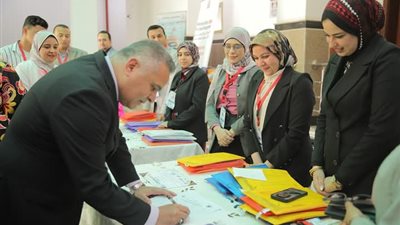 رئيس جامعة السويس يفتتح المؤتمر الطلابي السابع لكلية العلوم