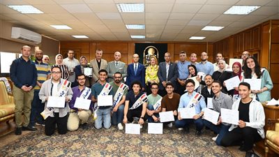 رئيس جامعة أسيوط يحتفي بطلاب الجامعة الفائزين في مهرجان إبداع 13