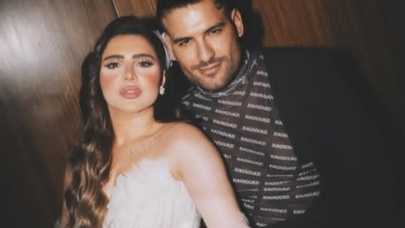 مسلم وزوجته