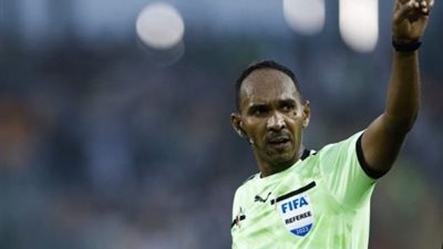 السوداني محمود إسماعيل حكما لمباراة بيراميدز و صن داونز