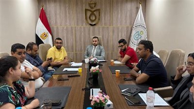 مدير الرعاية الصحية بالأقصر يبحث توافر الأدوية داخل منشآت الهيئة