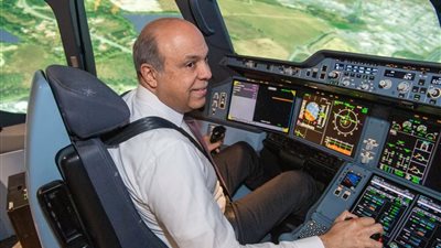 الحفنى تفقد مقر الشركة في تولوز وإستعرض إمكانات الطائرة A350