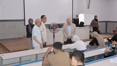 نائب رئيس الجامعة حلوان الأهلية يتابعان سير اختبارات نهاية العام